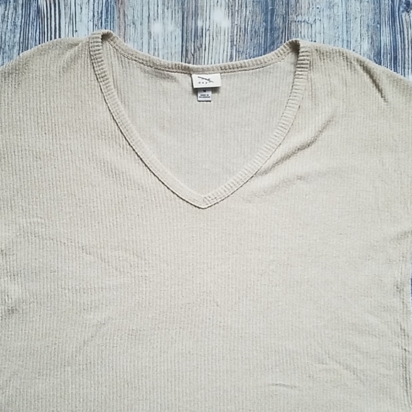 a new day Top - Picture 2 of 8